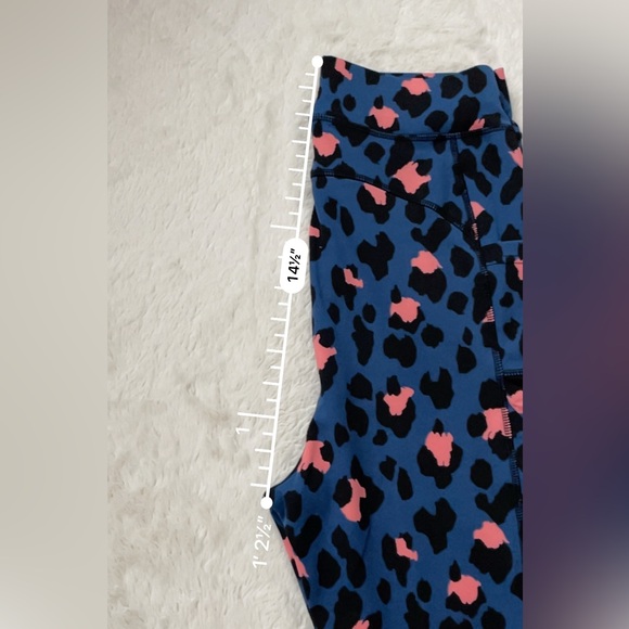 POP Fit Women’s Leggings Sz M Navy Leopard Print Pink Pockets Workout Gym Yoga - Picture 4 of 9